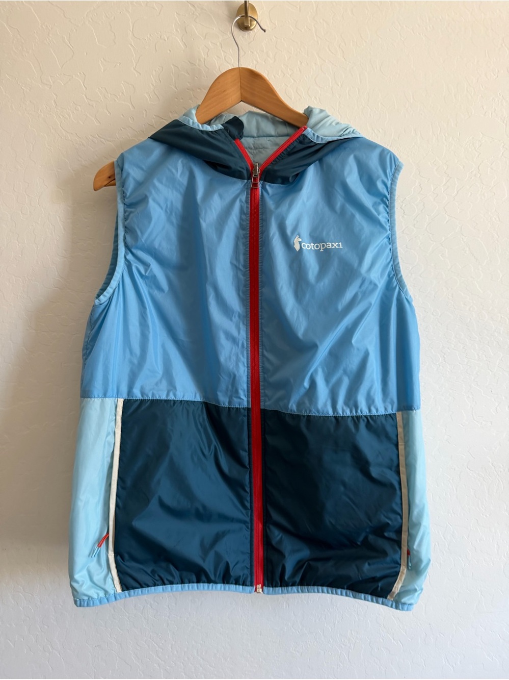 Cotopaxi Teca Cálido Reversible Hooded Vest – Blue Colorblock (XL)
